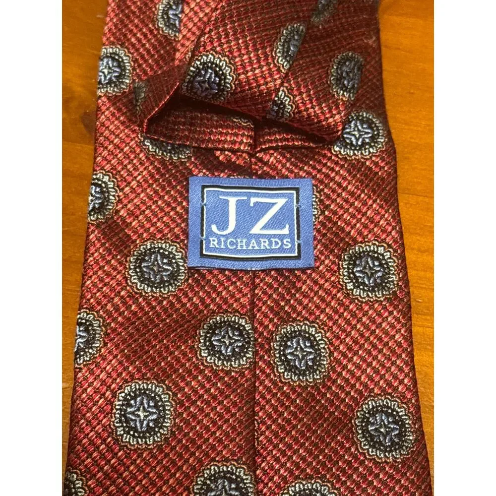 JZ‎ Boulder 100% Silk Necktie, Red Medallion Design, NWOT